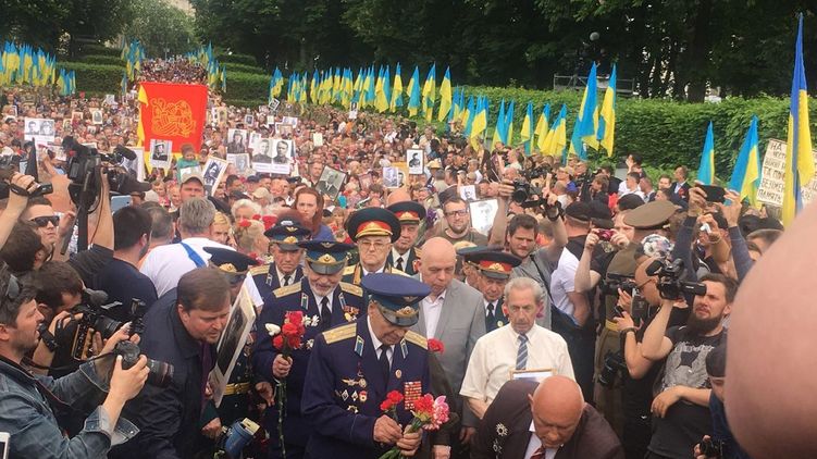 Украина отметила День Победы совсем не так, как хотели того националисты