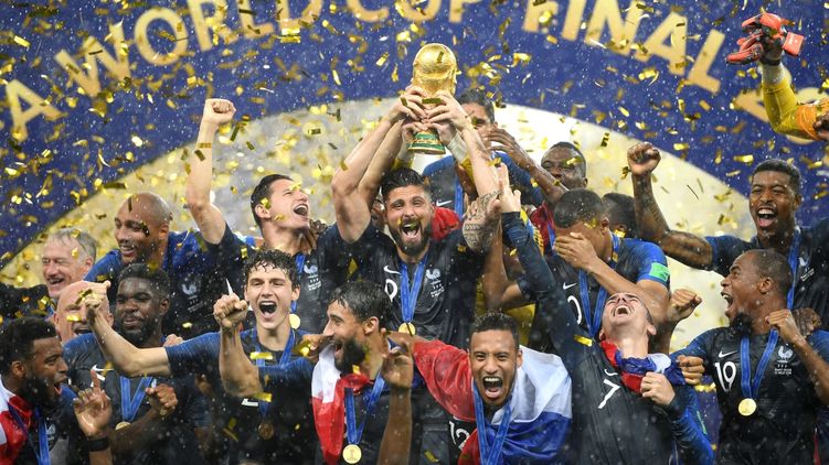 Сборная Франции празднует победу. Фото - FIFA
