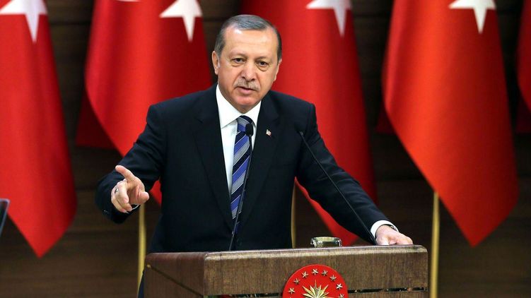 Турецкий президент Эрдоган призвал сограждан сдавать  доллары и покупать лиры. Турки поступают наоборот. Источник фото: ntvbd.com