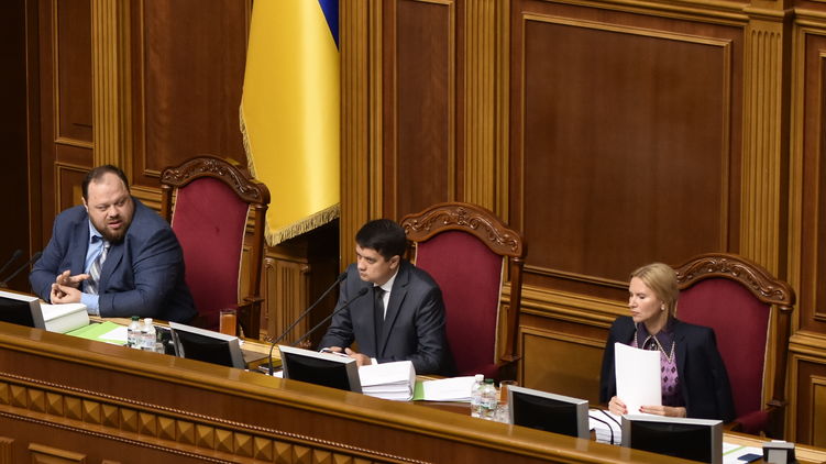 Спикер Дмитрий Разумков (в центре) призвал депутатов к дисциплине, фото: Изым Каумбаев, 