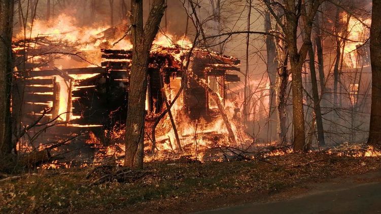 Так горят бывшие села в Чернобыльской зоне. Фото Натальи Дегтяренко