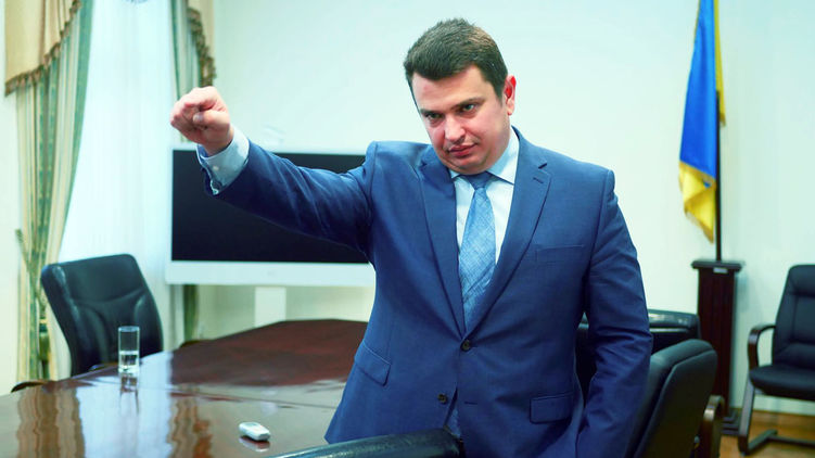 В парламенте хотят начать аудит НАБУ, чтобы уволить главу ведомства Артема Сытника. Фото: newsone.ua 