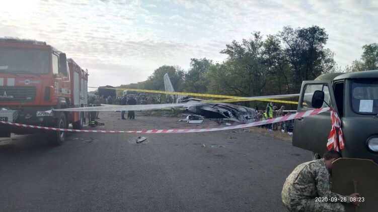 Падение самолета - следствие тотальной разрухи в армии. Фото: Facebook/ mvs.gov.ua