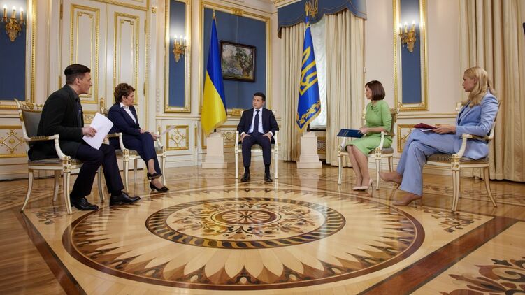 Владимир Зеленский дал интервью украинским телеканалам. Фото Офиса президента