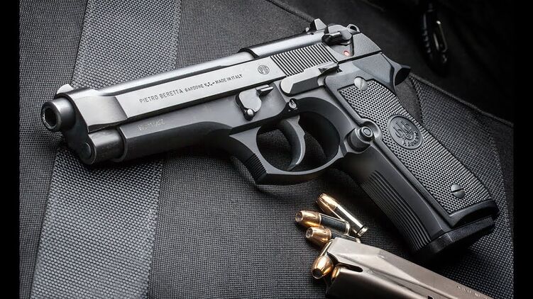 По мнению преступников, законопослушные граждане в случае опасности не смогут воспользоваться пистолетами. Фото: Ютьюб