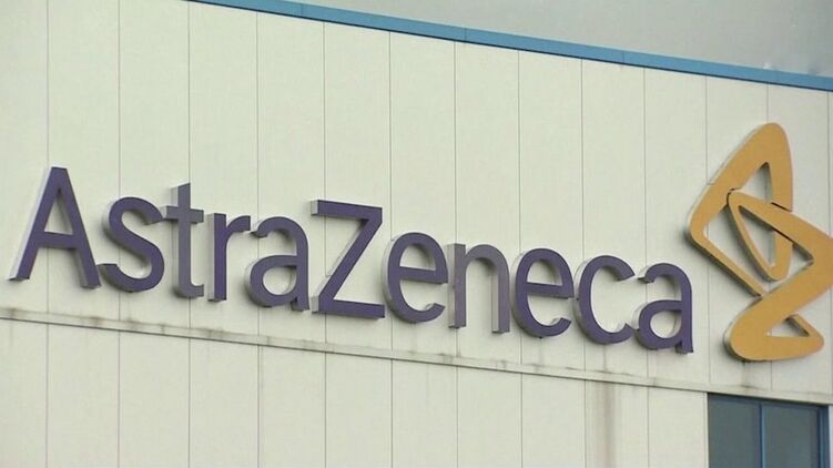 Компания AstraZeneca изменила название своей вакцины от коронавируса. Кадр из видео
