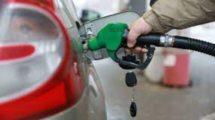 Бензин в июне может подорожать, но не до 50 гривен за литр, как  прогнозировали в мае. Фото из открытых источников