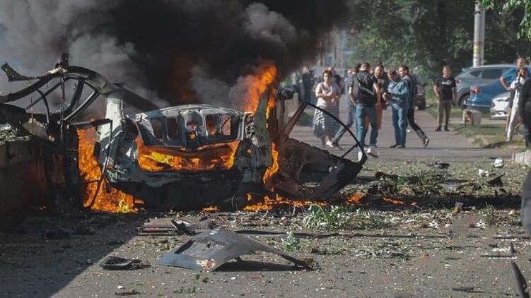 В Днепре во время взрыва автомобиля погибли люди. Фото: Просто Днепр/Facebook