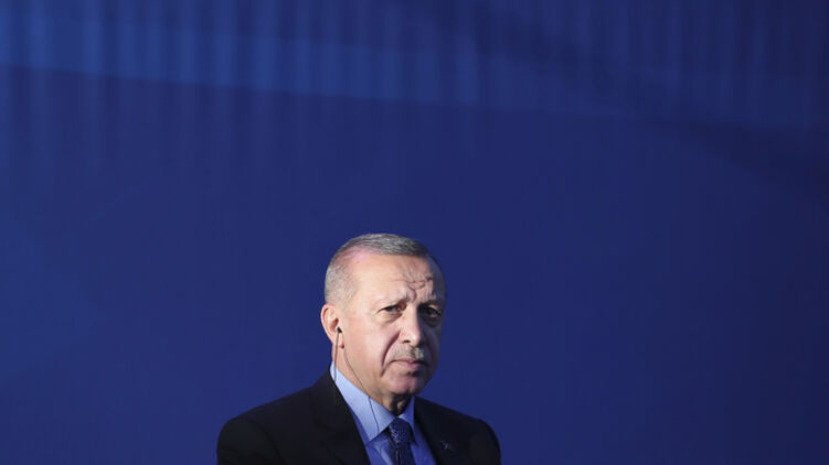 Президент Эрдоган продолжает снижать процентные ставки, лира не прекращает падение 