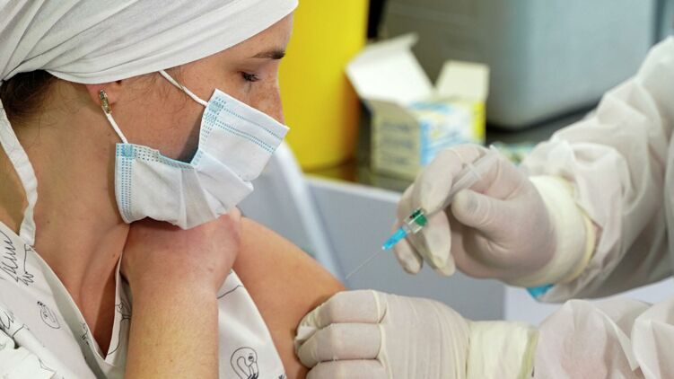 Медики рассказали, что думают о решении Минздрава о принудительной вакцинации и отстранении от работы непривитых врачей Фото: РИА Новости