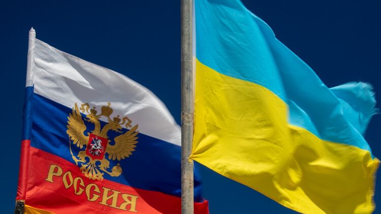 Флаги Украины и России. Иллюстративное фото