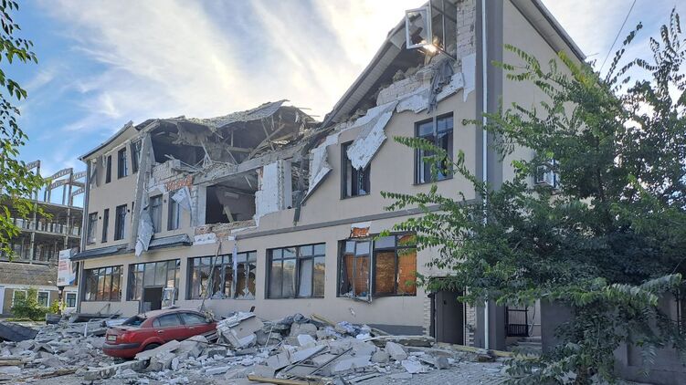 Разрушенная ракетным ударом гостиница в Херсоне, где погиб экс-нардеп Журавко