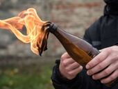 На Печерске пациент наркодиспансера бросал из окна "коктейли Молотова"