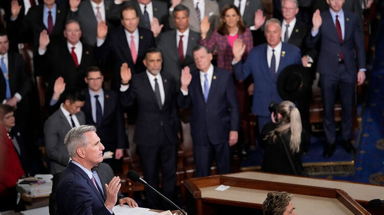 Після довгої історичної епопеї, з 15-ї спроби, у Конгресі США обрали спікера нижньої палати - республіканця Кевіна Маккарті. Фото: AP