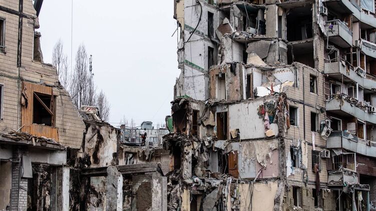 Руїни будинку в Дніпрі, де загинуло 46 людей після ракетного удару