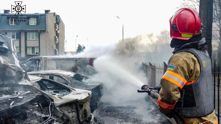 Последствия удара РФ по Киеву 10 марта. Фото ГСЧС