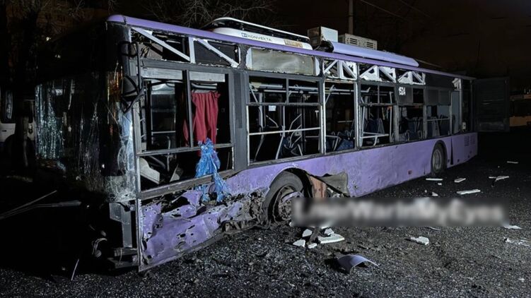 Последствия удара по депо в Донецке