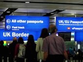 Залишать доглядальницями. Як позначаться на українцях нові імміграційні правила у Британії