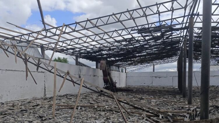 Последствия удара ракеты по Николаевской области