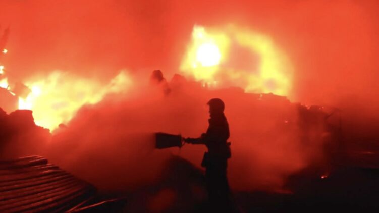 Ликвидация пожара в Черниговской области. Фото: ГСЧС