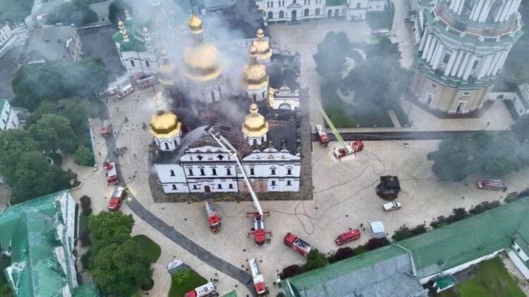 Последствия удара по Киеву. Фото: ГСЧС