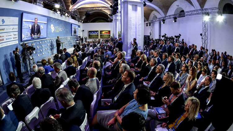 На форуме YES, проходившем в Киеве, прозвучали главные цели внутренней и внешней политики Украины, фото: president.gov.ua