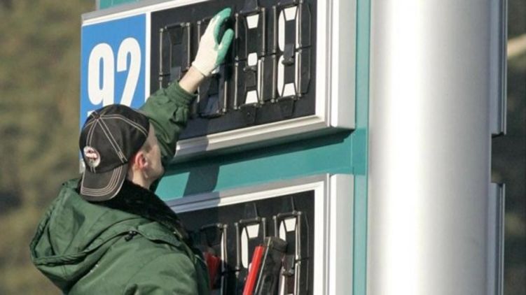 Ценники на топливо приходится менять едва ли не каждый день, фото: 24tv.ua