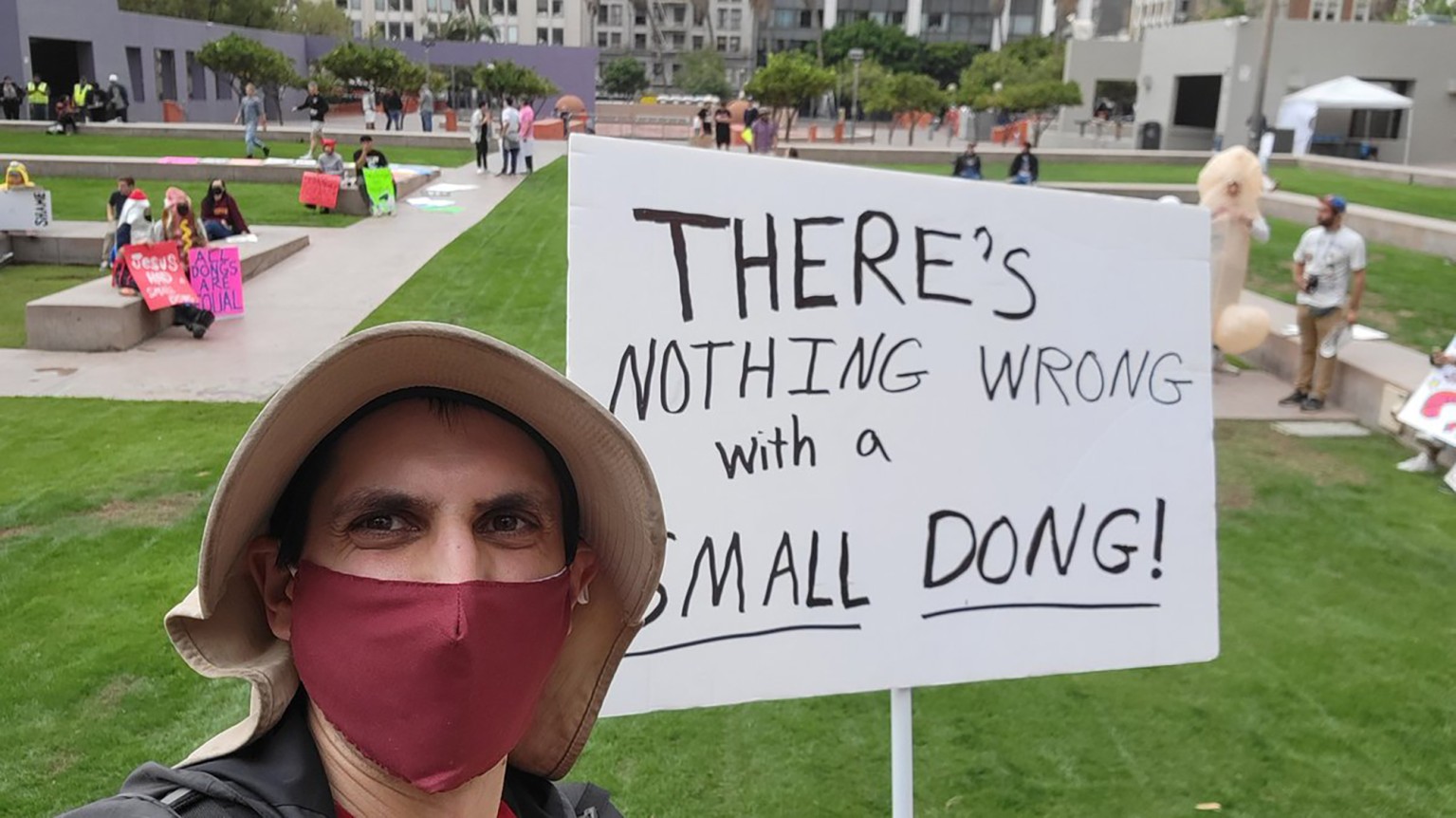 В США устроили акцию протеста в защиту маленьких пенисов