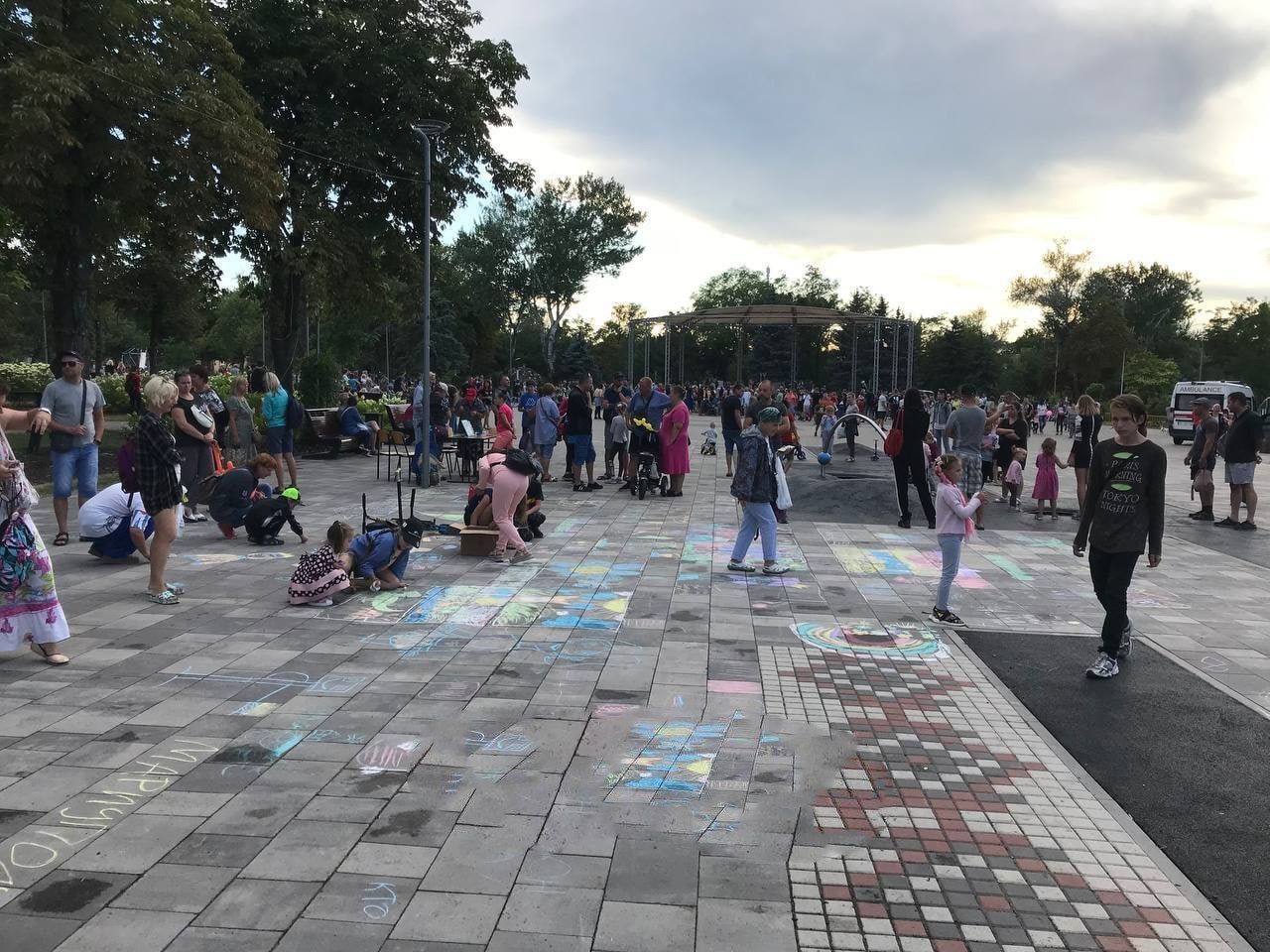 Дети в Мариуполе любят Украину