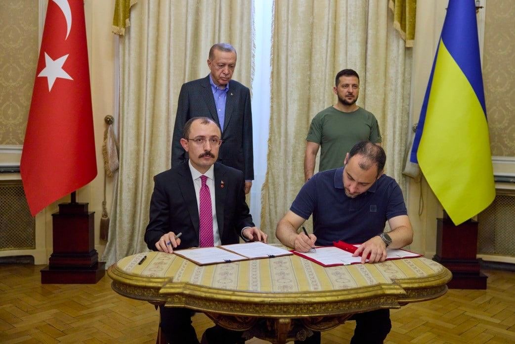 Турция и Украина подписали меморандум о восстановлении разрушенной украинской инфраструктуры