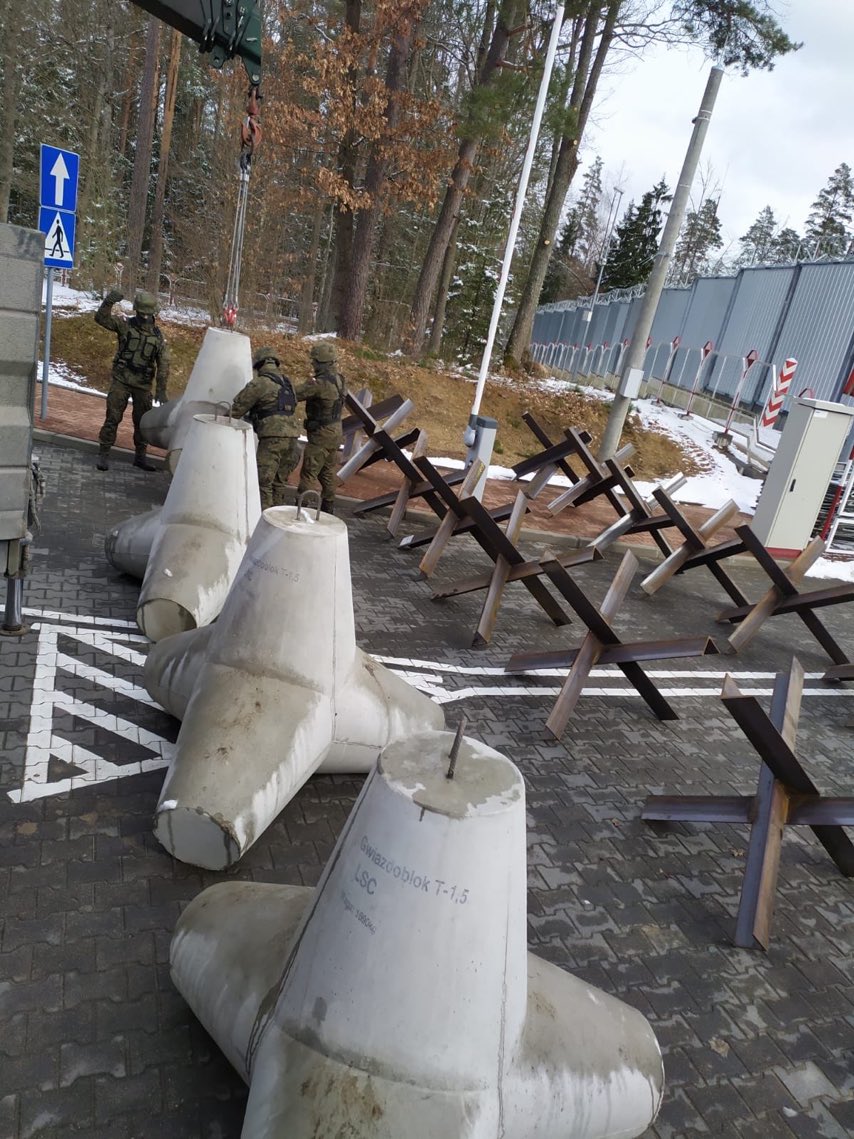 Польща ставить протитанкові їжаки на кордоні з Білоруссю