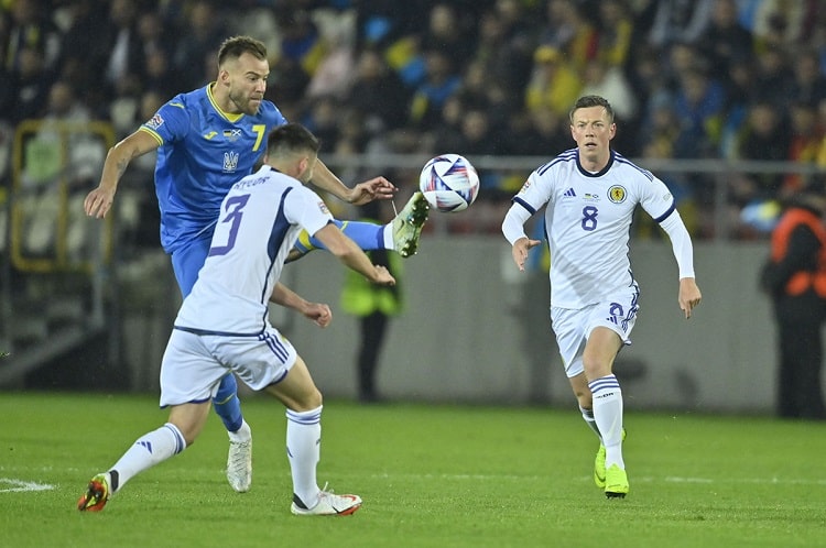 Украинская ассоциация футбола сообщила о том, что Украина не смогла вернуться в элиту Лиги наций УЕФА, сыграв вничью с Шотландией