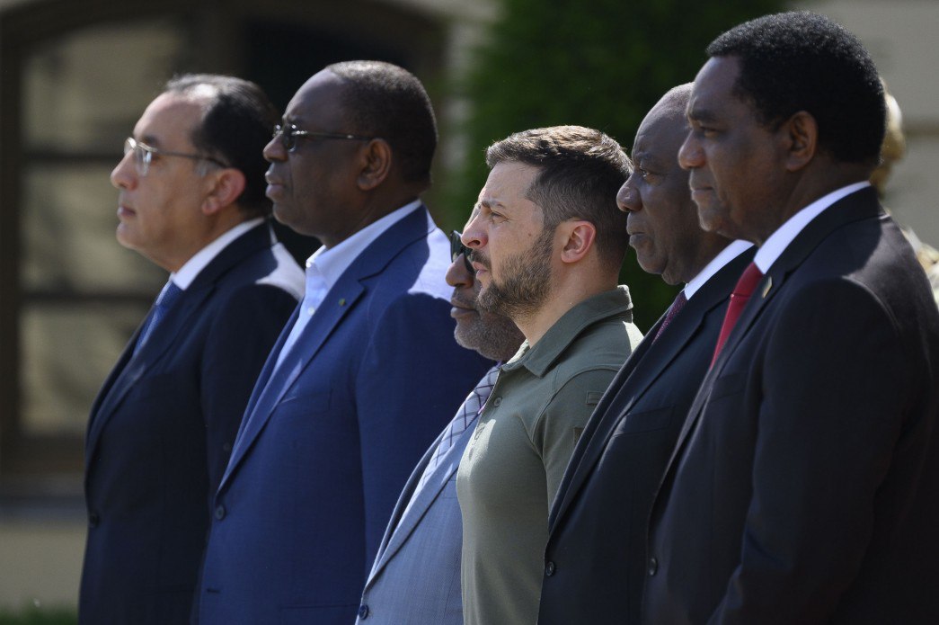 Президент Зеленский смотрел с лидерами Африки в одну сторону, но видел свое