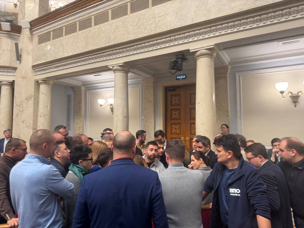 Давид Арахамія став точкою складання незадоволених Єрмаком депутатів від СН