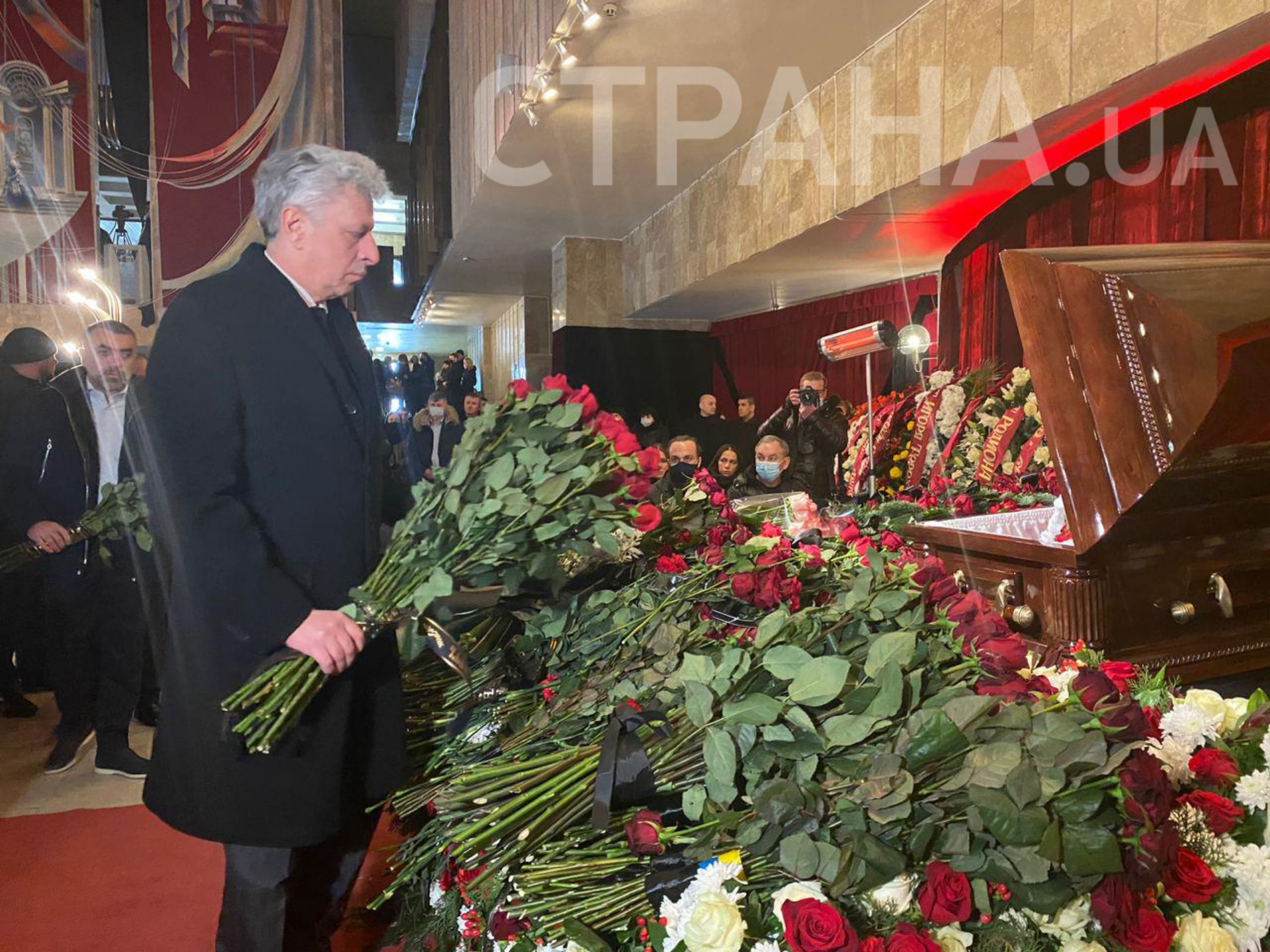 Юрий Бойко на похоронах Кернеса