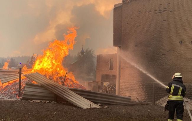 Борьба с лесными пожарами в июле, фото ГосЧС Луганской области