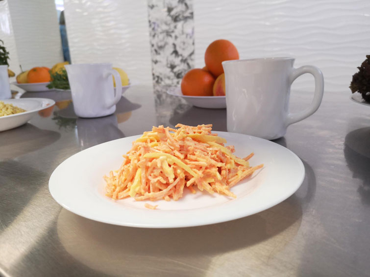 салат с морковью и сыром из школьного меню