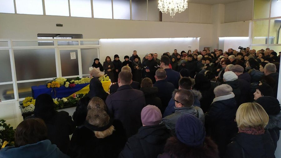 церемония прощания с погибшей бортпроводницей Марией Микитюк