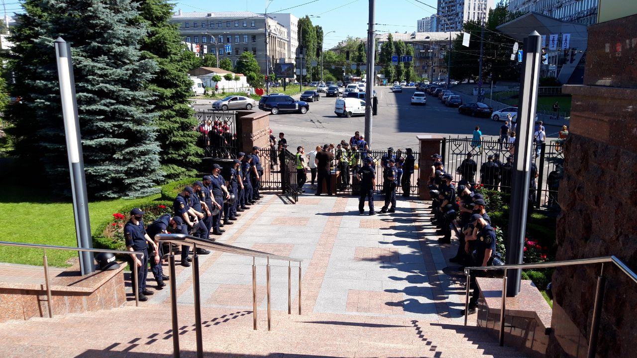 Сегодня суд рассмотрит апелляцию на меру пресечения Стерненко. Фото: "Страна"