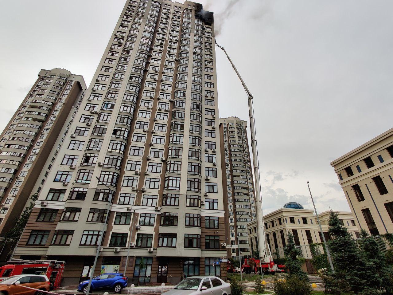 Cпасатели ликвидировали пожар на 24 этаже киевского жилого дома