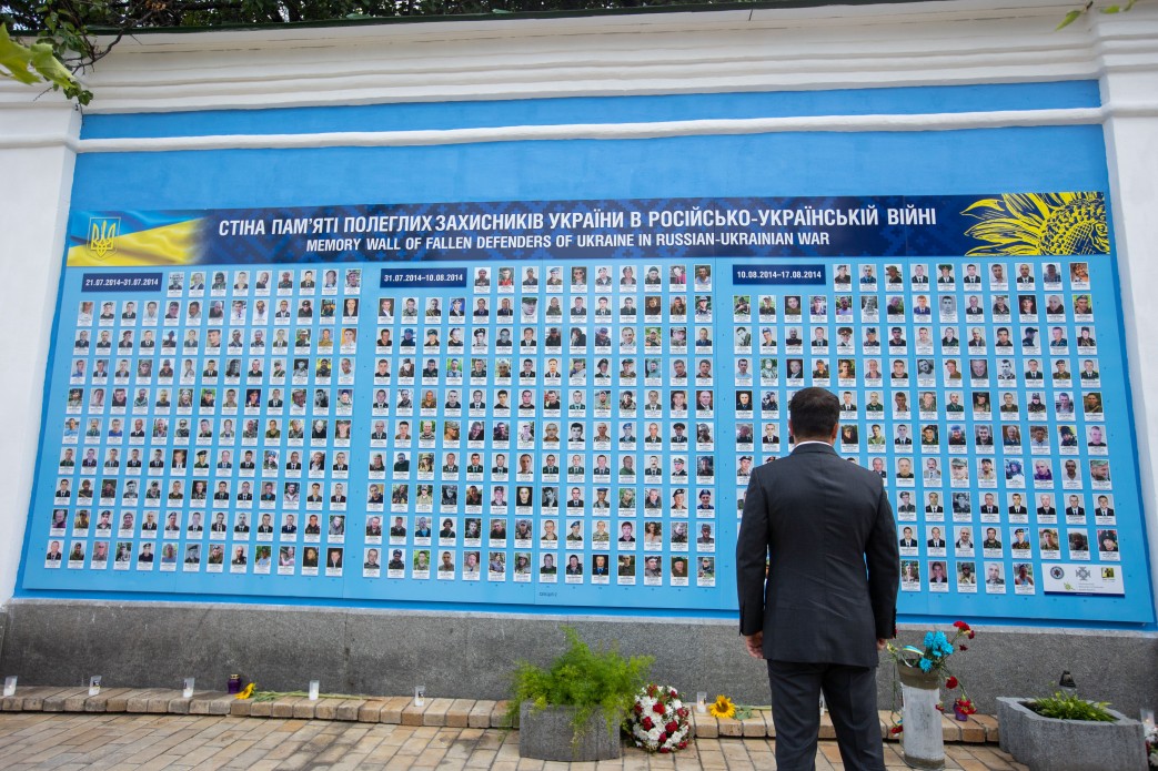 Зеленский почтил память погибших украинских воинов. Фото: Офис президента