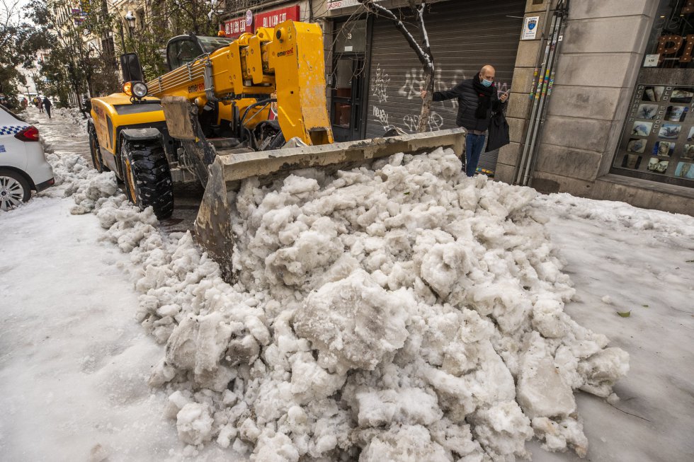Испанию парализовали сильнейшие снегопады за последние 50 лет. Фото: El Pais