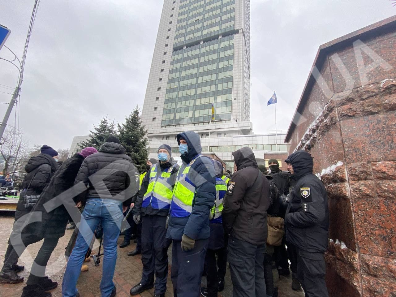 Сторонники Порошенко собираются под судом 28 января