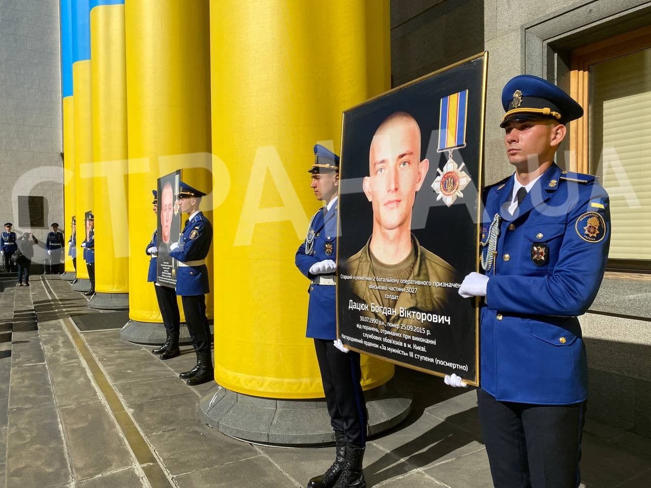 Под Радой почтили память убитых шесть лет назад нацгвардейцев. Фото: "Страна"