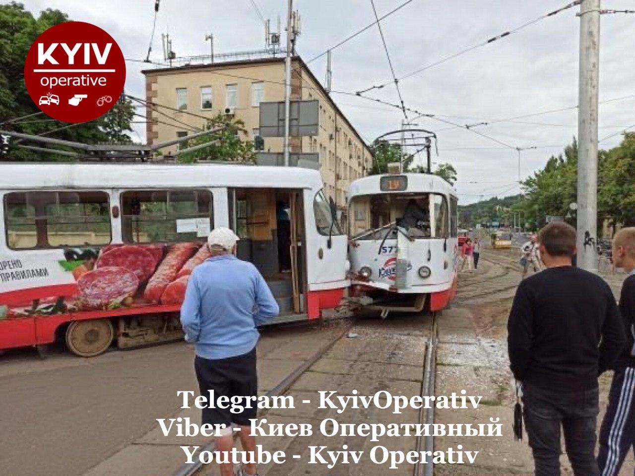 13 июля в столице столкнулись два трамвая. Фото:Telegram/  "Киев оперативный"