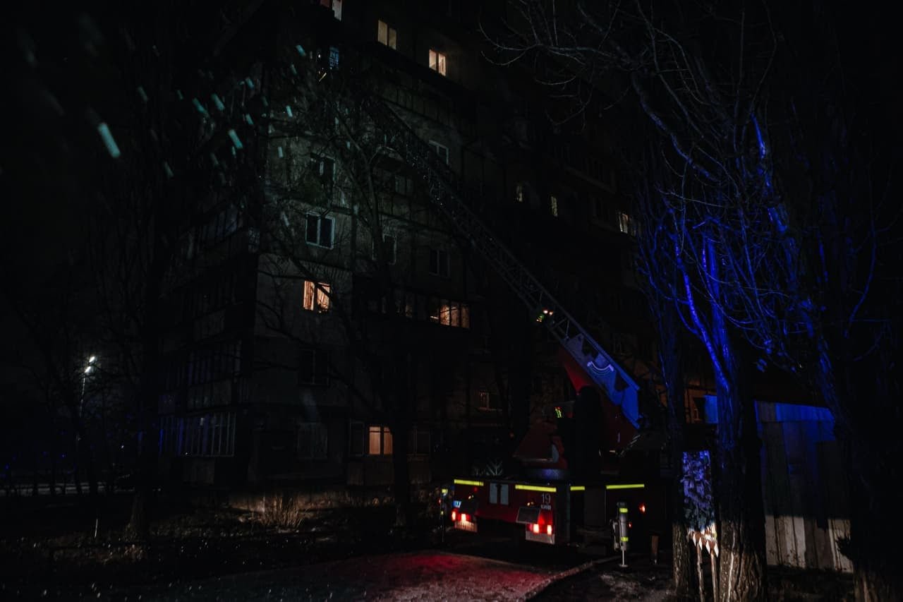 В Деснянском районе Киева загорелась квартира в девятиэтажке
