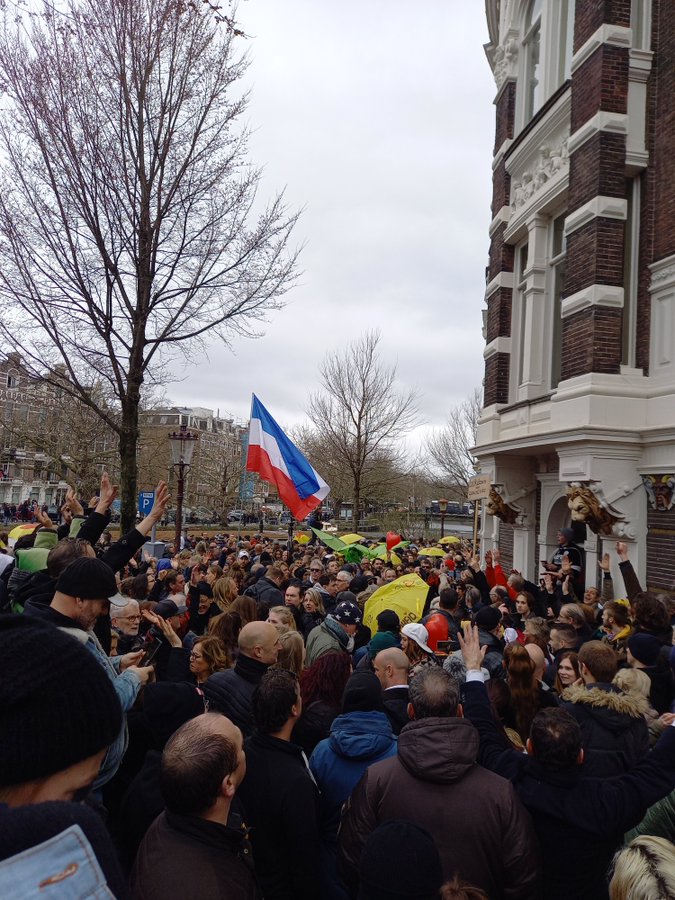 Протесты в Амстердаме. Скриншот из твиттера  zizazuz