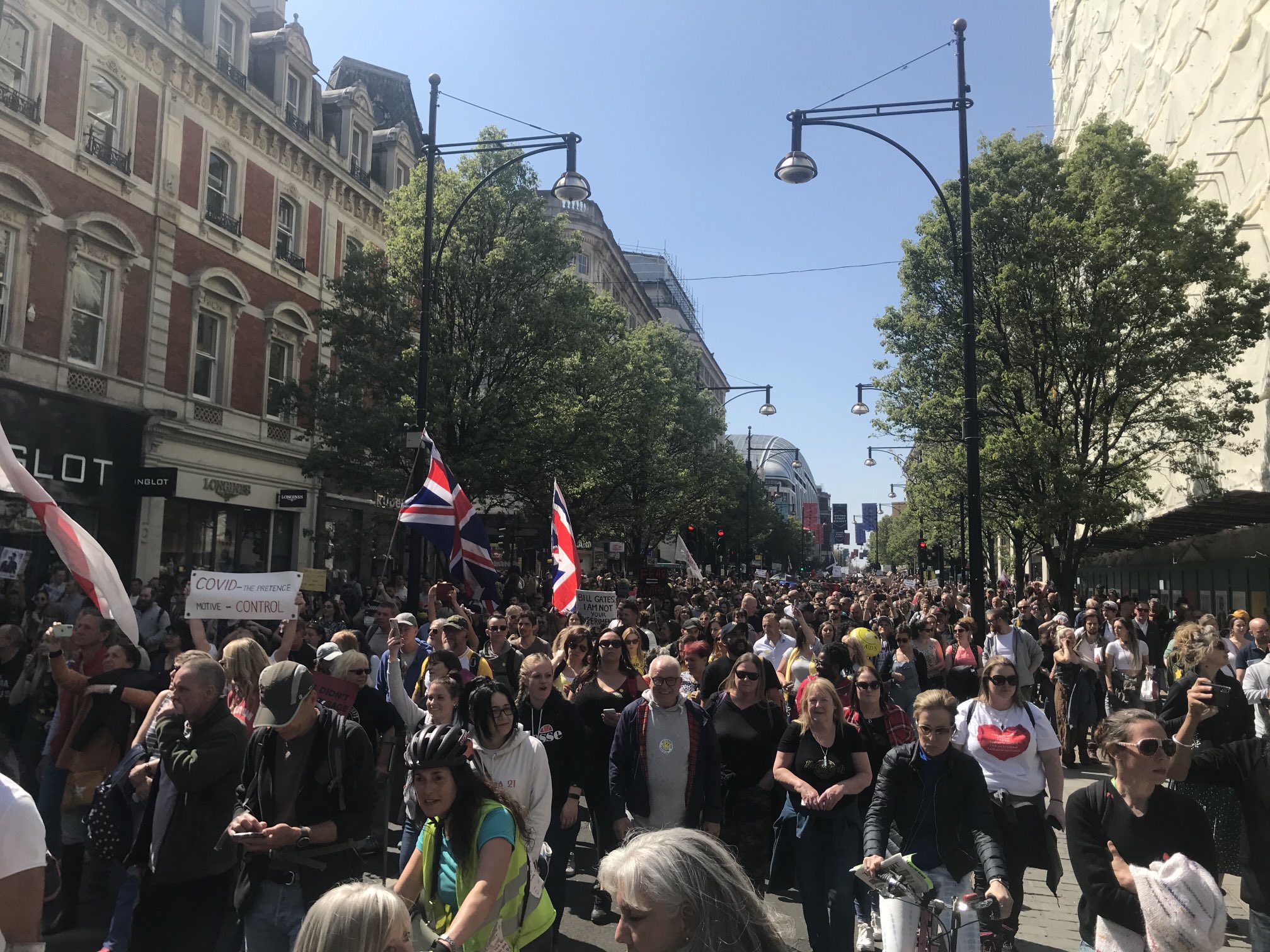 протесты в Лондоне. Скриншот из твиттера Ben 