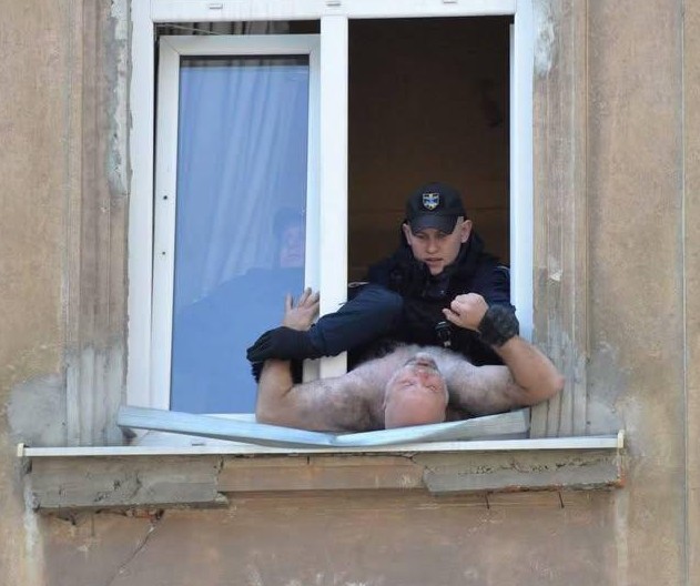 Фото задержания голого мужчины во Львове. Источник &ndash; Телеграм