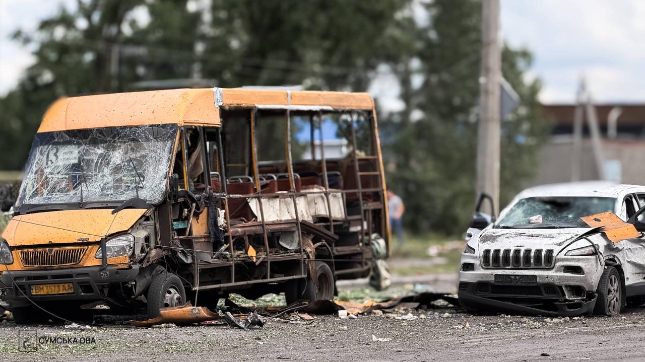 Фото (2) последствий удара РФ по Сумам. Источник &ndash; ОВА